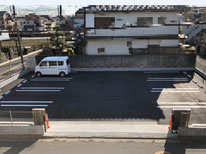 医院前駐車場（8台）